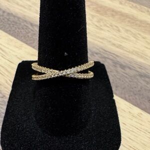 Women’s Elegant Gold Toned Crossover Ring. Size 7. NWT